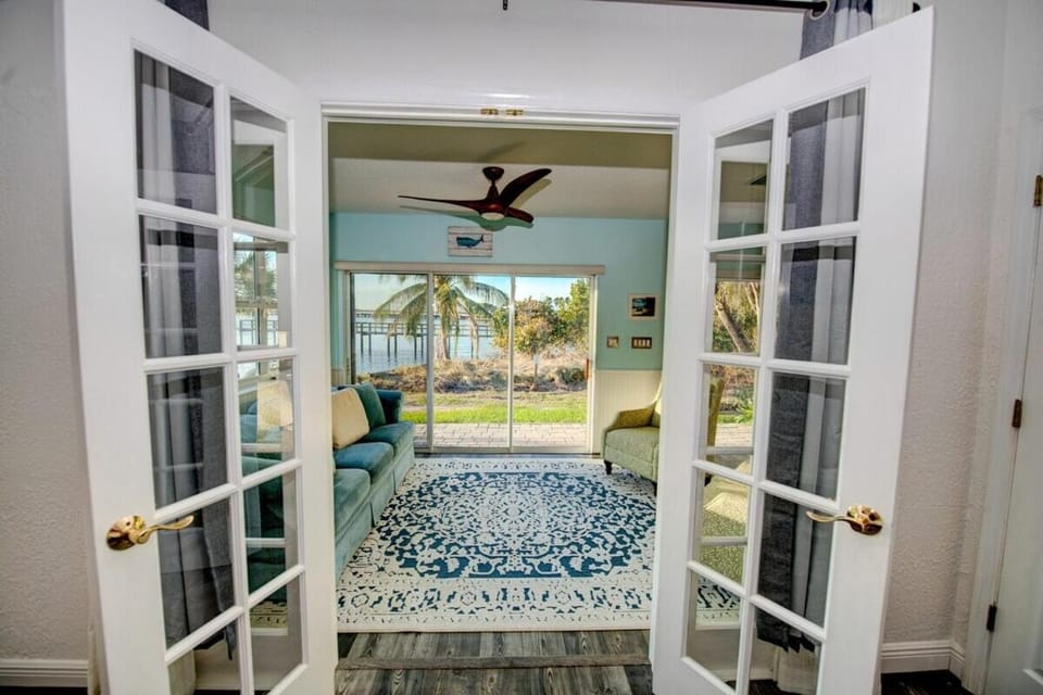Margarita-Ville on the water! Stunning Sunsets!! House in Hutchinson Island