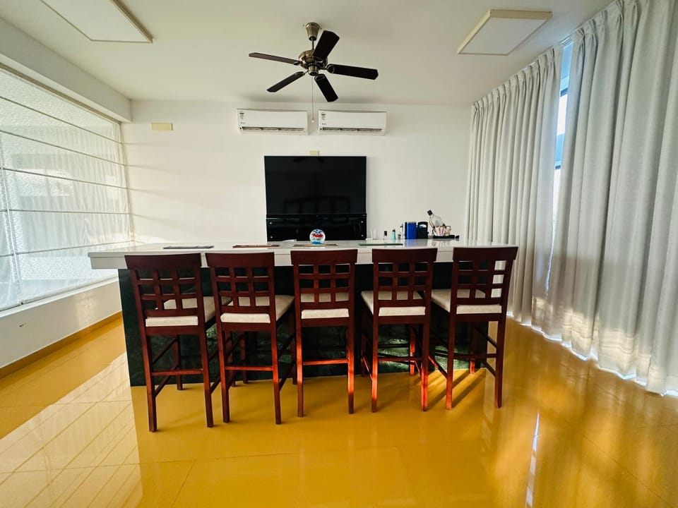 Communal lounge/ TV room, TV and multimedia, Dining area, Evening entertainment