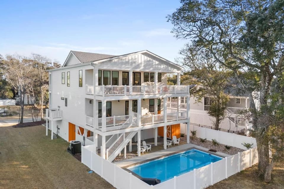 Persimmon 9 by Brunswick Vacation Rentals- 8BR with Elevator, Pool & Beach Access House in Oak Island