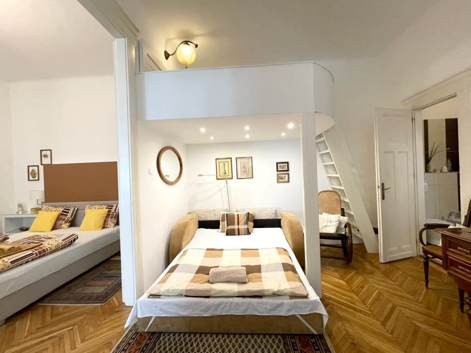 Bed, Living room, Photo of the whole room, Seating area, Bedroom