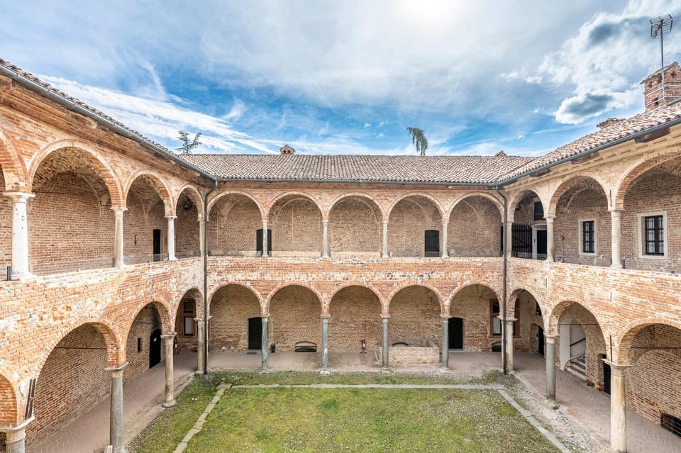 Castello Quattro Torri Bed and Breakfast in Piedmont