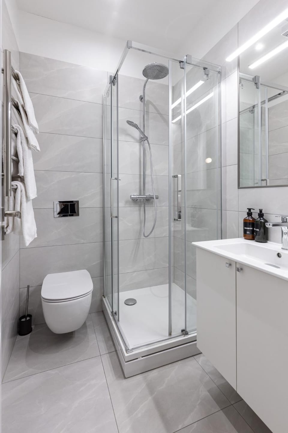 Shower, Toilet, Bathroom, towels