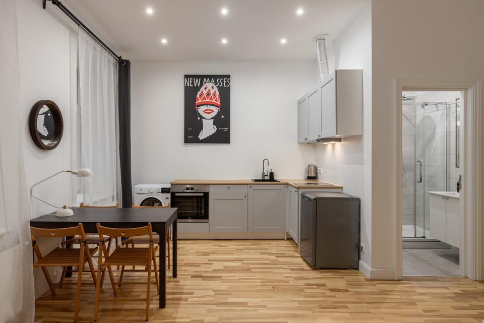 Kitchen or kitchenette, Dining area, stove