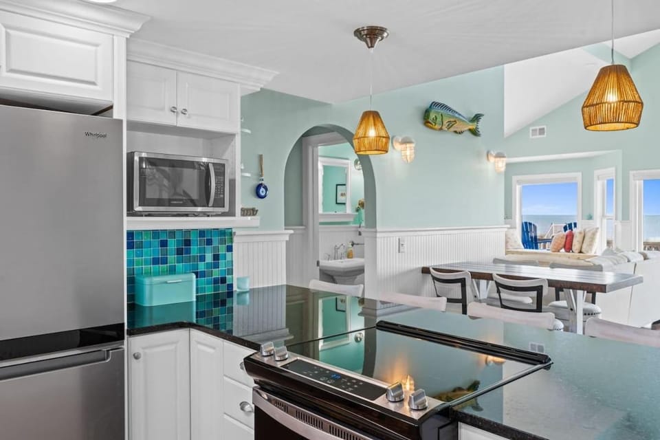 Dogtors Inn by Brunswick Vacation Rentals- Oceanfront 3BR Home and Pet Friendly House in Ocean Isle Beach