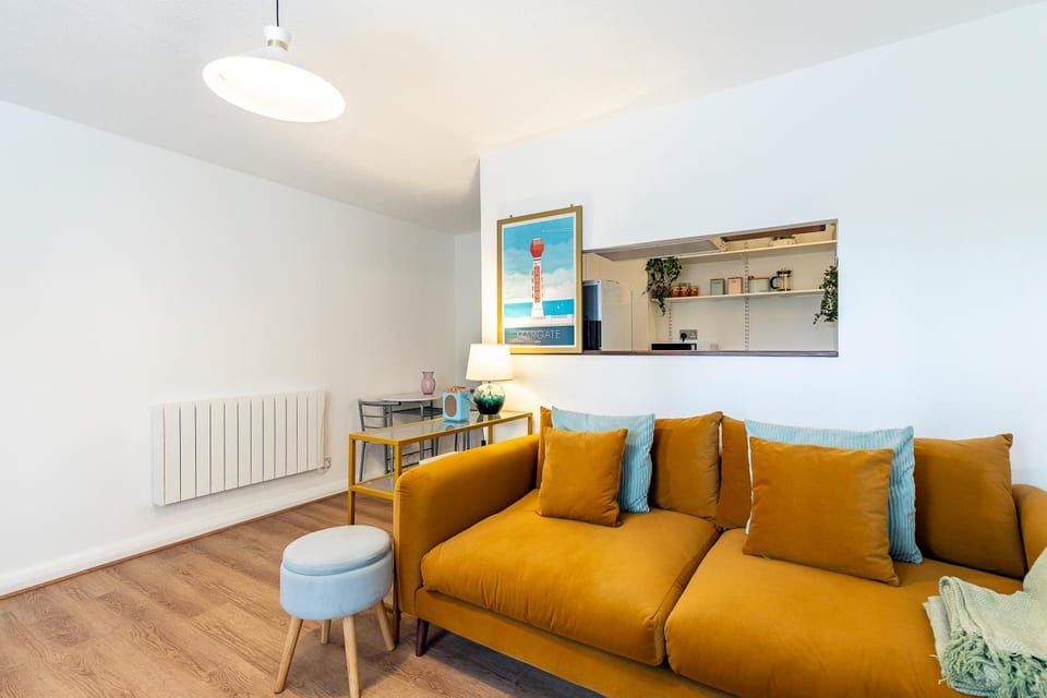 TV and multimedia, Living room, Seating area, pet friendly