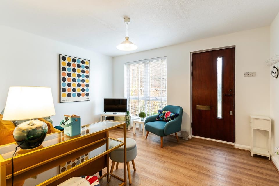 TV and multimedia, Living room, Seating area, pet friendly
