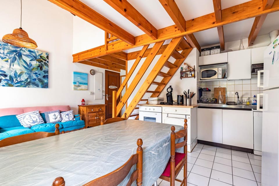 Property building, Living room, Bedroom