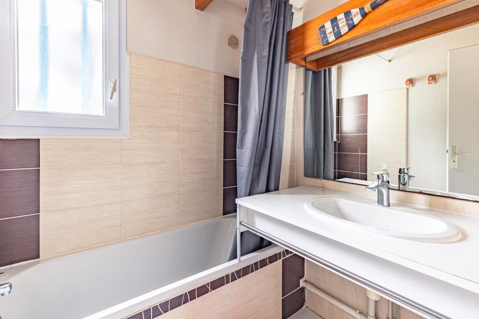 Bathroom, Living room