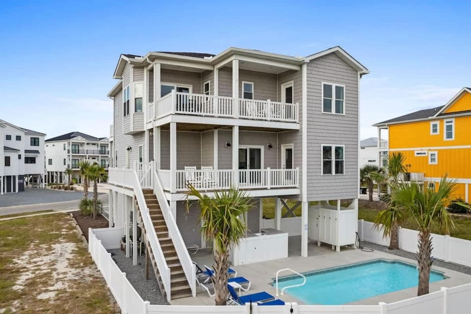 By the Sea 5bd 5ba with Elevator and Pool! House in Ocean Isle Beach
