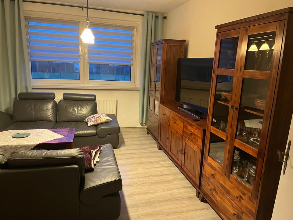 Communal lounge/ TV room, TV and multimedia, Living room, Seating area, Evening entertainment
