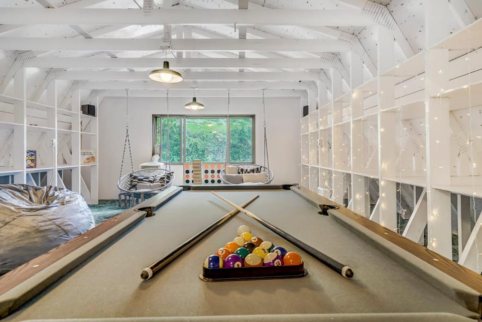 The Stone Lodge - Sleeps 15 - Hot Tubs - Game Room House in Cascade-Chipita Park