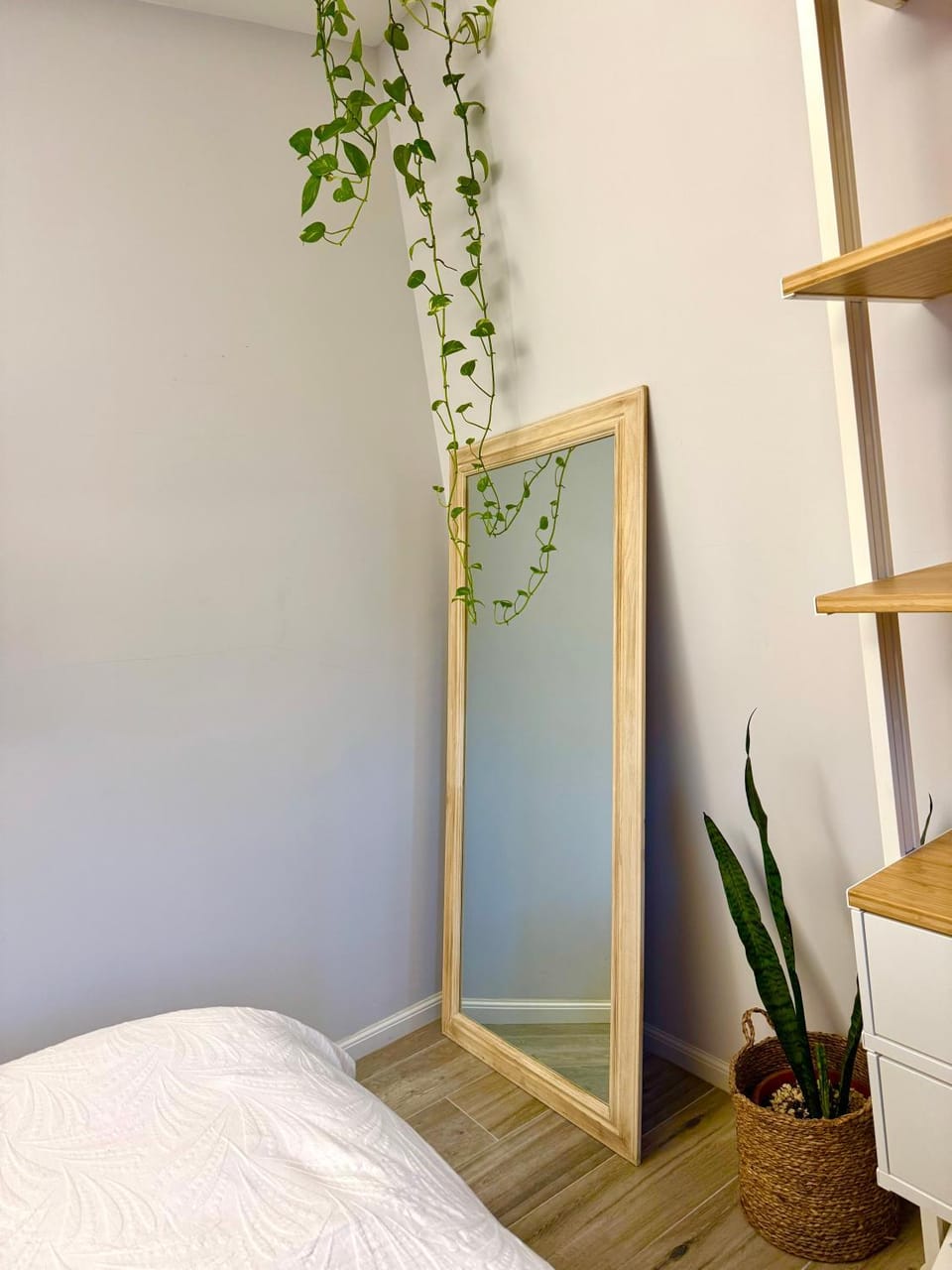Photo of the whole room, Bedroom