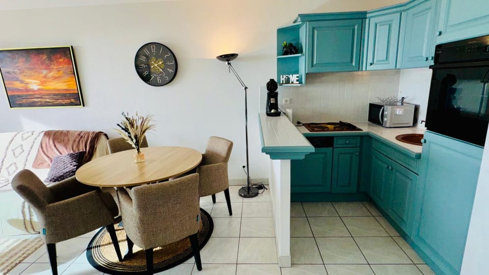Dining area, dishwasher, oven, stove, toaster