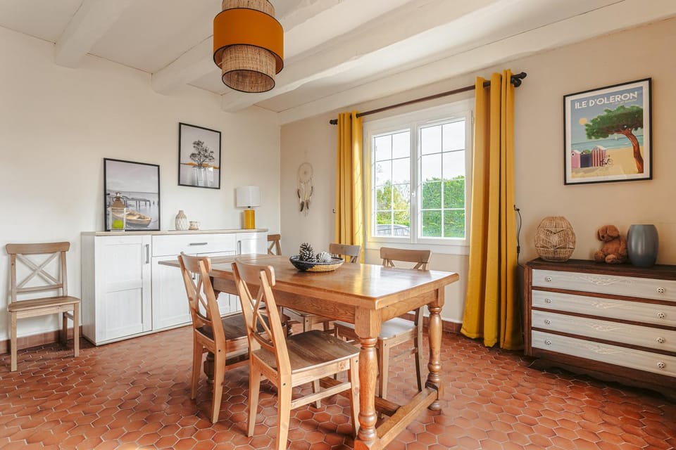 Property building, Kitchen or kitchenette, Living room