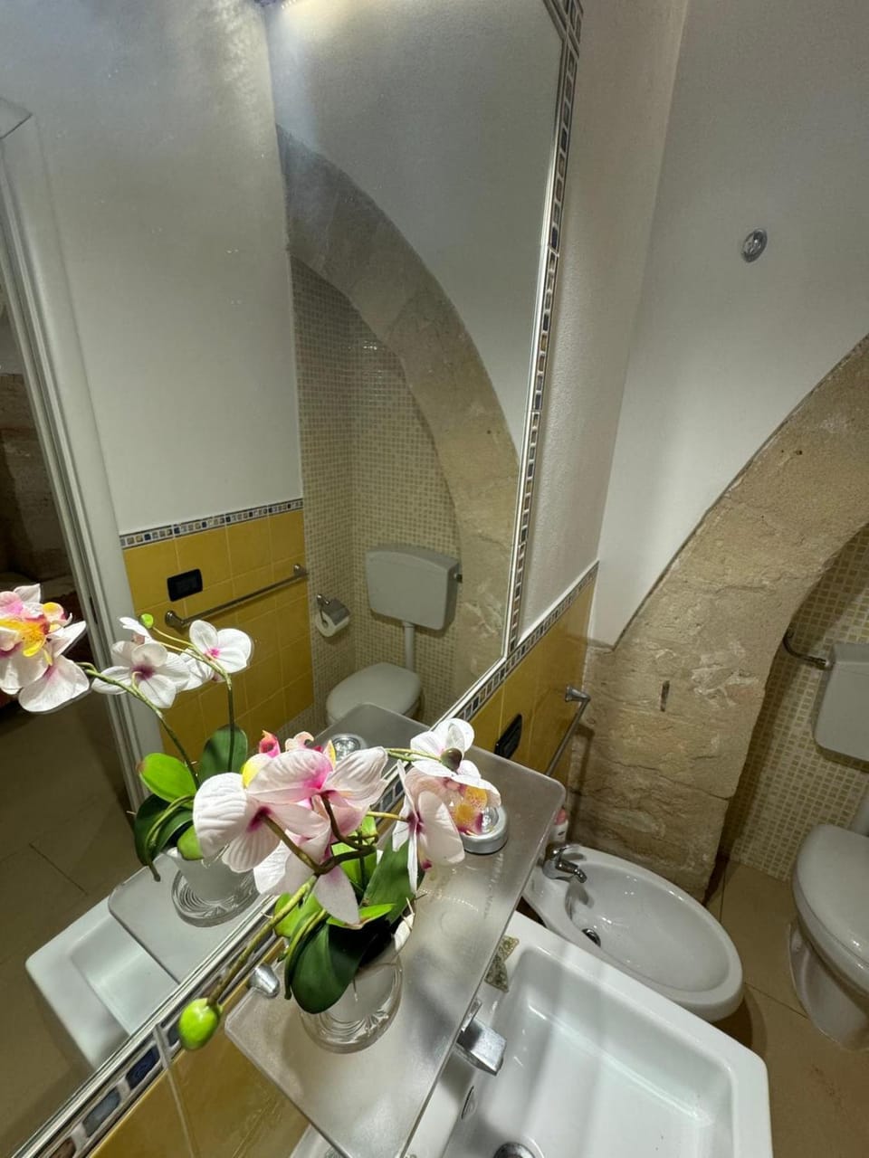 Shower, Toilet, Bathroom, bidet, towels