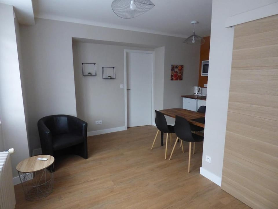 Kitchen or kitchenette, Seating area, Dining area