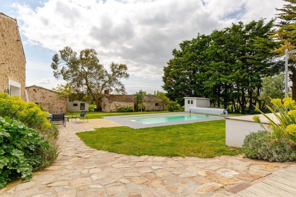 Demeure avec piscine House in Pays de la Loire