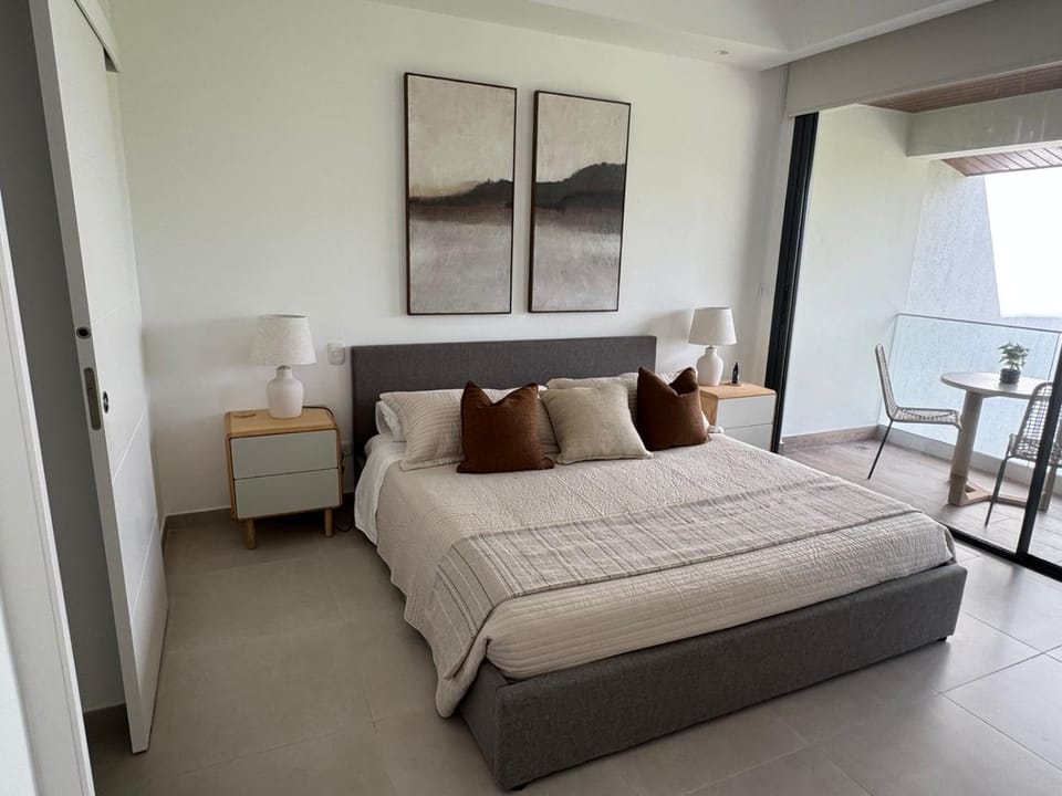 Bed, Living room, Photo of the whole room, Seating area, Bedroom