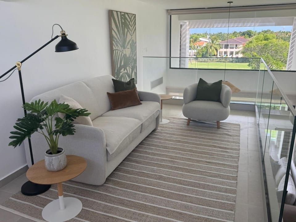 View (from property/room), Balcony/Terrace, Living room, Seating area