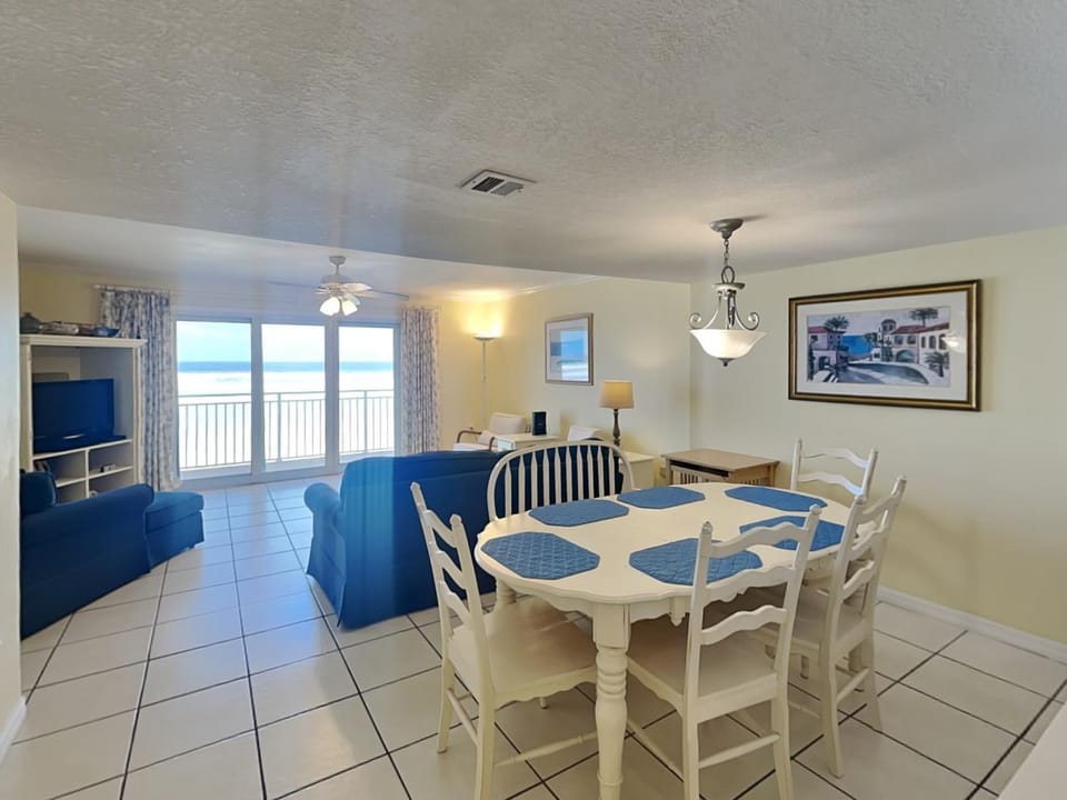 TV and multimedia, Balcony/Terrace, Living room, Dining area, Sea view, furniture