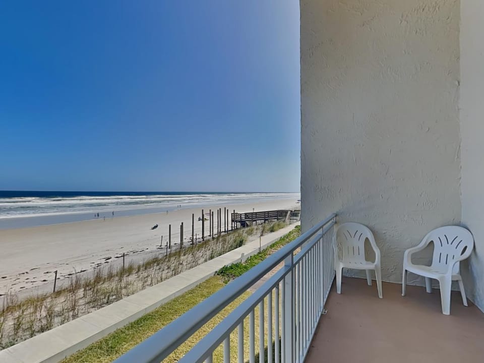 Trade Winds 31 Apartment in Crescent Beach