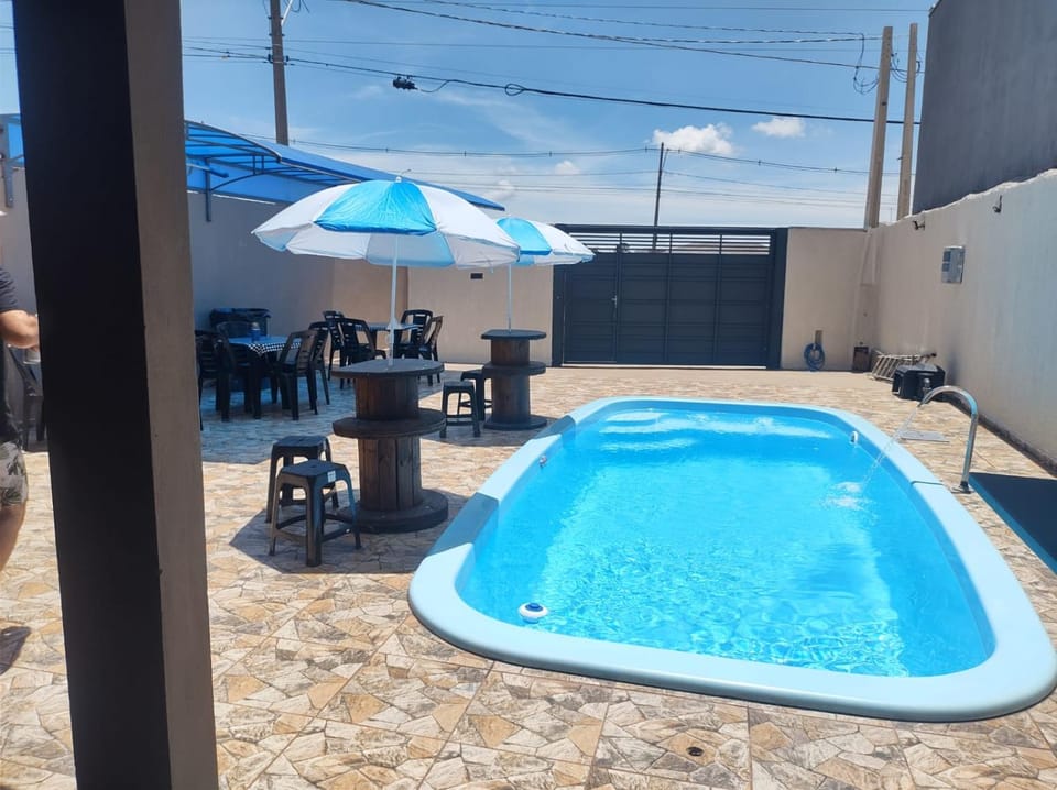 Área de lazer para confraternização para passar o dia das 9 as 21 horas House in Botucatu