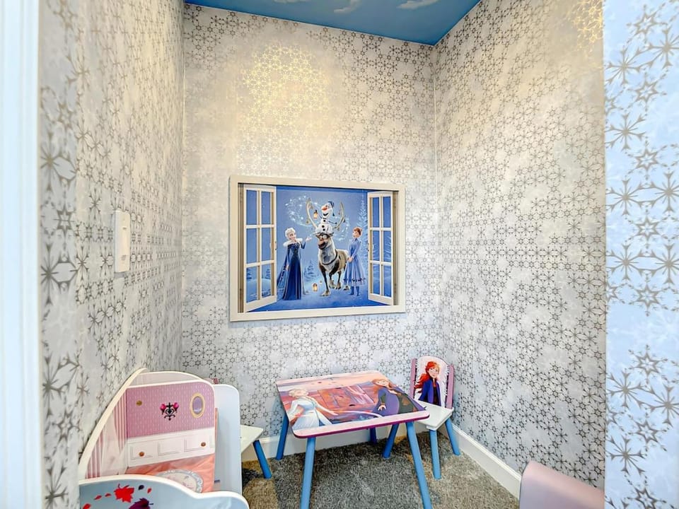 Magical Mansion - 15 Min to Disney - Storey Lake Villa in Kissimmee