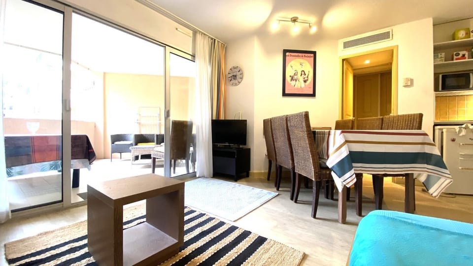 Bel appartement 2 chambres avec grande terrasse à 50m de la plage Apartment in Cannes