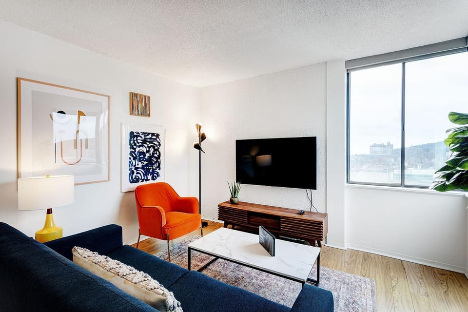 LaCité Apartments Modern Comfort Close to Downtown Montreal Apartment in Montreal