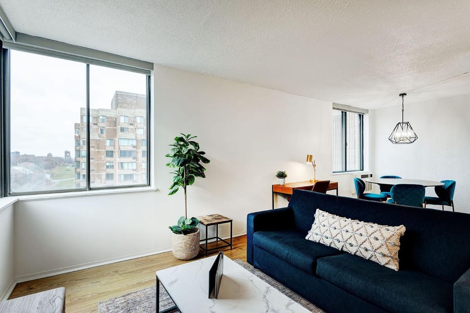 LaCité Apartments Modern Comfort Close to Downtown Montreal Apartment in Montreal