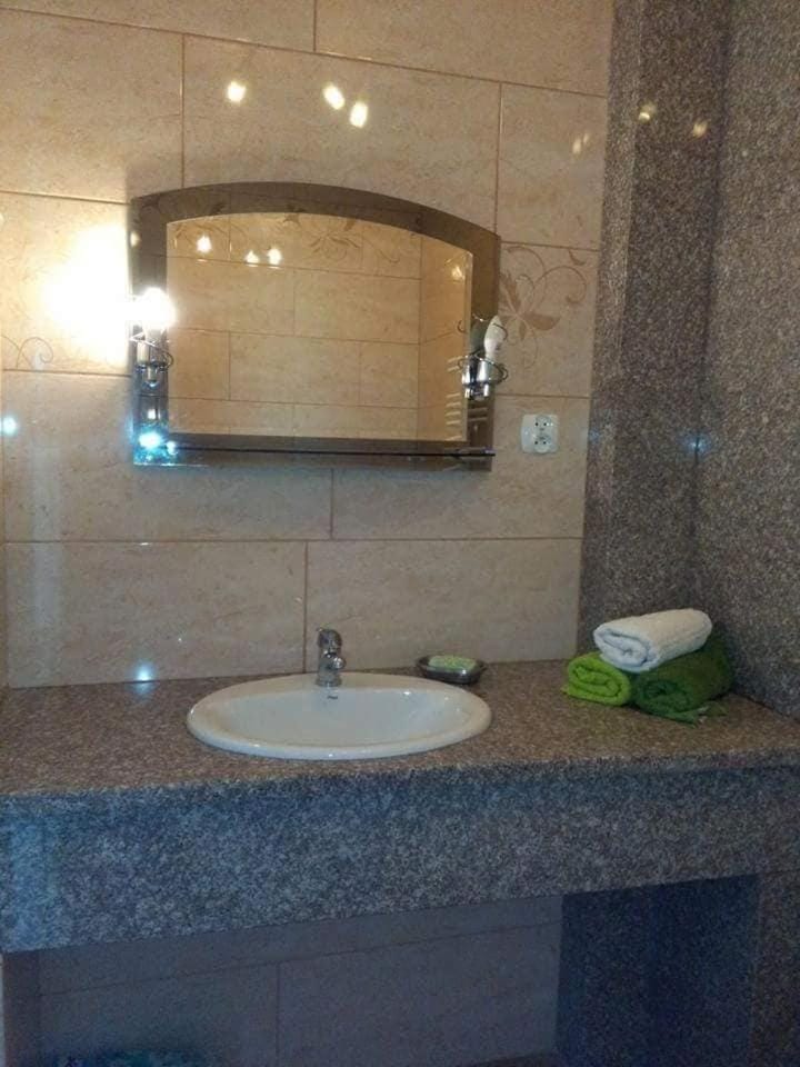 Bathroom, Bath, towels