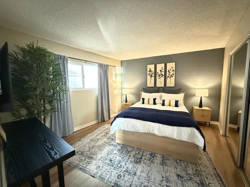 Oceanfront 1 BR Oasis w Parking & Pool 107 Apartment in Redondo Beach