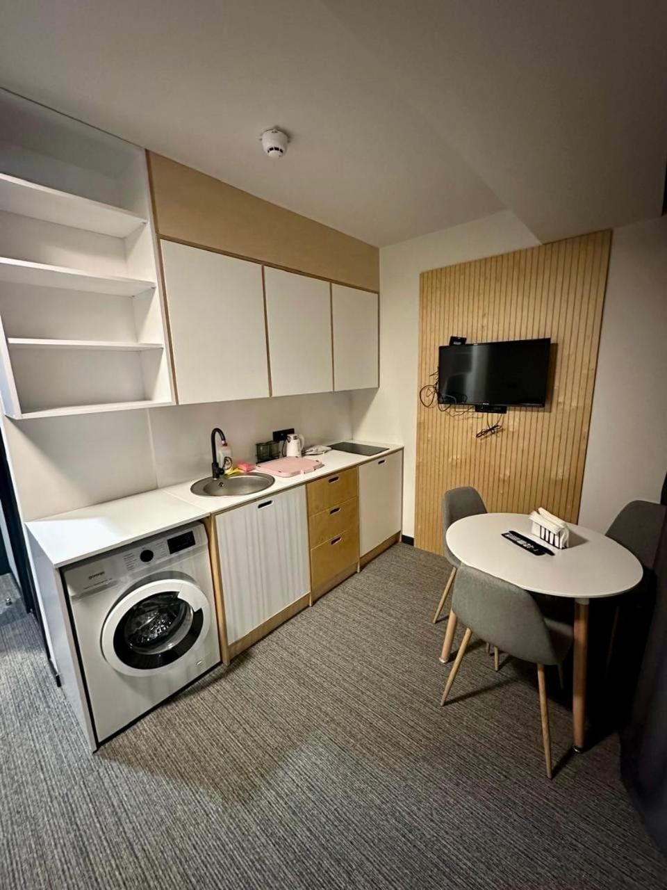 TV and multimedia, Coffee/tea facilities, Kitchen or kitchenette, Dining area, washing machine