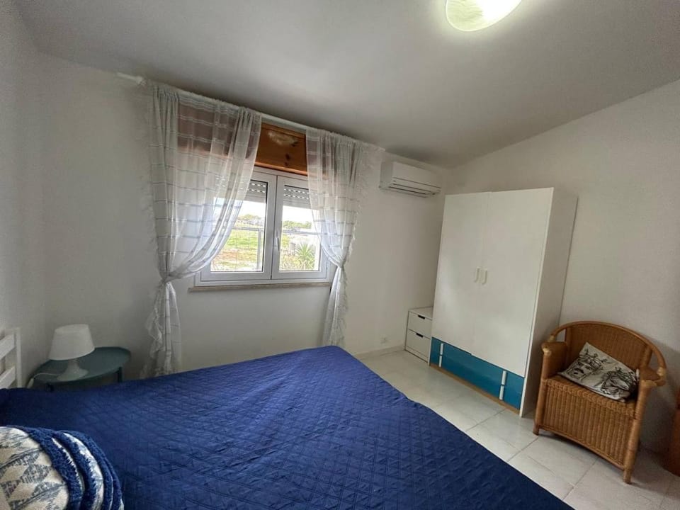 Bedroom, internet, wardrobe, air conditioner