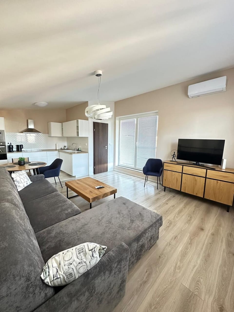 Communal lounge/ TV room