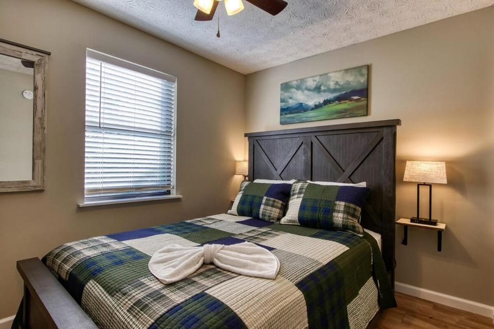 Serene Chalet w Hot Tub, Games, Wi-Fi, Pets OK House in Sevier County