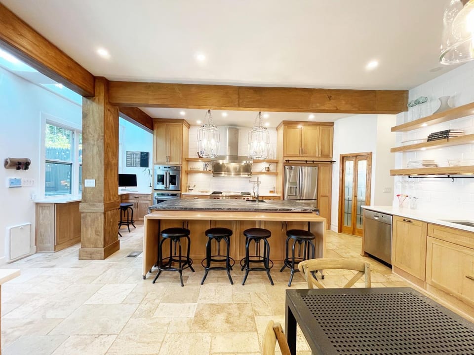 Dining area, kitchen