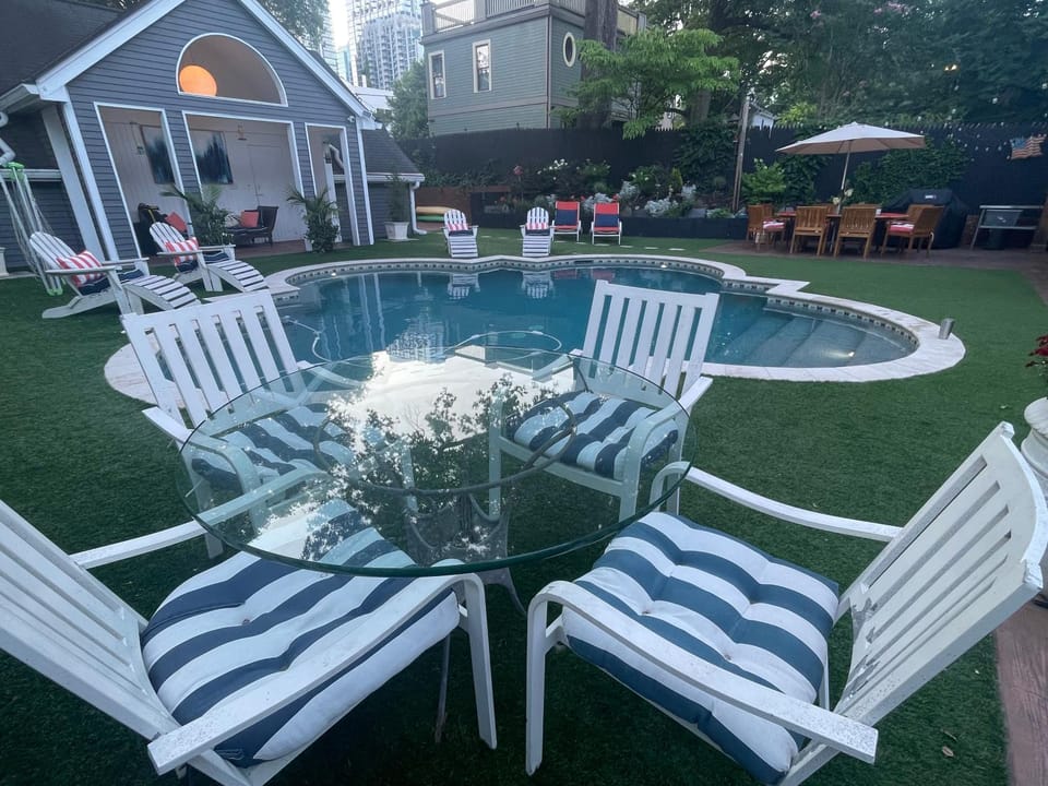 Midtown 6bed 5bath w pool and sauna House in Atlanta