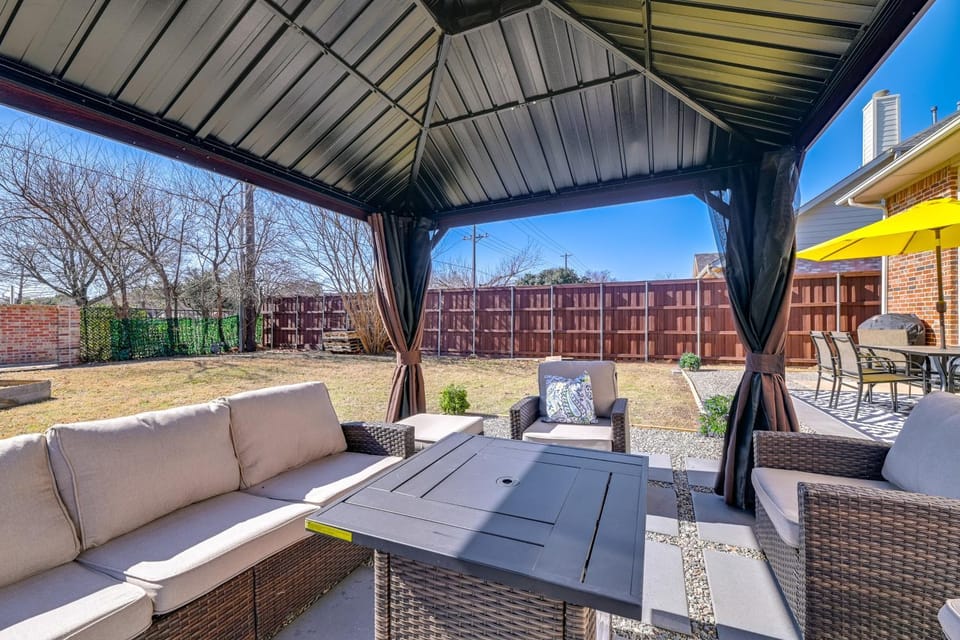 4 Mi to Dtwn Family Home with Games in Frisco House in Frisco