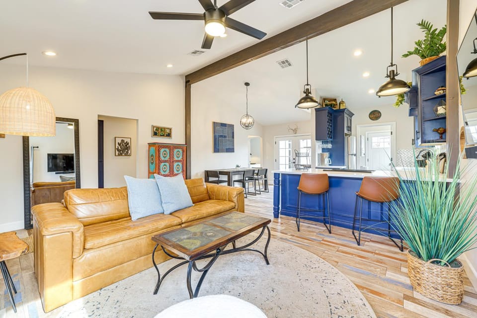 1 Mi to Grand Ave: Modern Home w/ Spacious Yard! House in Phoenix