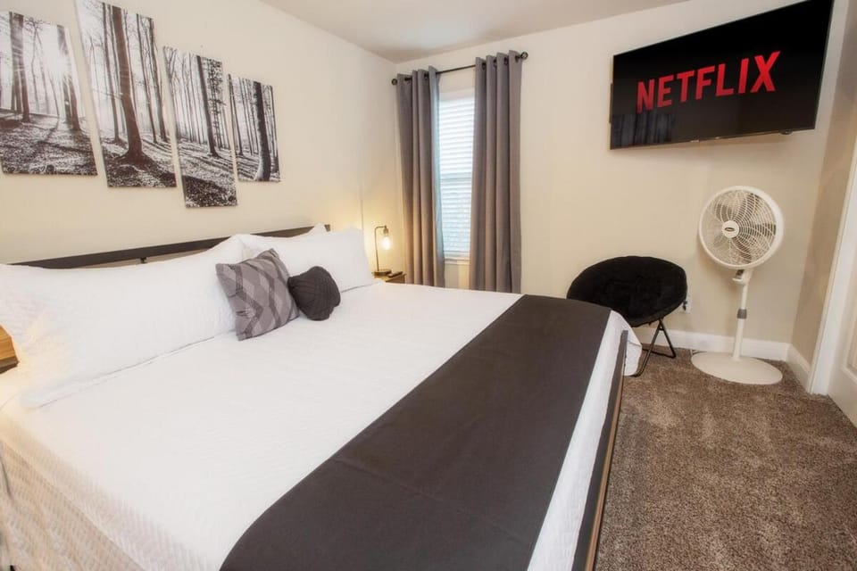 Family Spacious & Fun 2mins to Shooting Complex Yard House in San Antonio