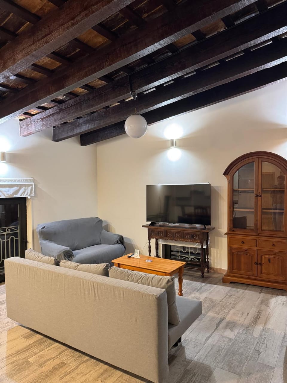 Communal lounge/ TV room, TV and multimedia, Seating area