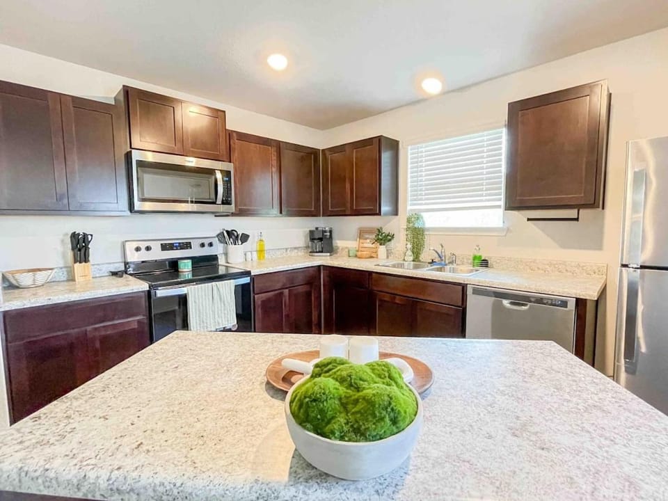 Family Modern Oasis Lackland BMT Family Home 3 Bed 2 Bath House in San Antonio