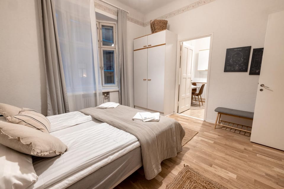 Photo of the whole room, Bedroom
