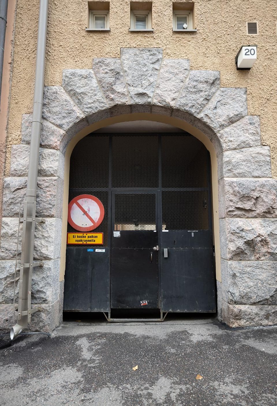 Property building, Facade/entrance, Day
