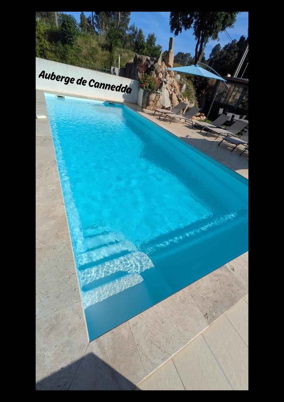 Swimming pool, sunbed