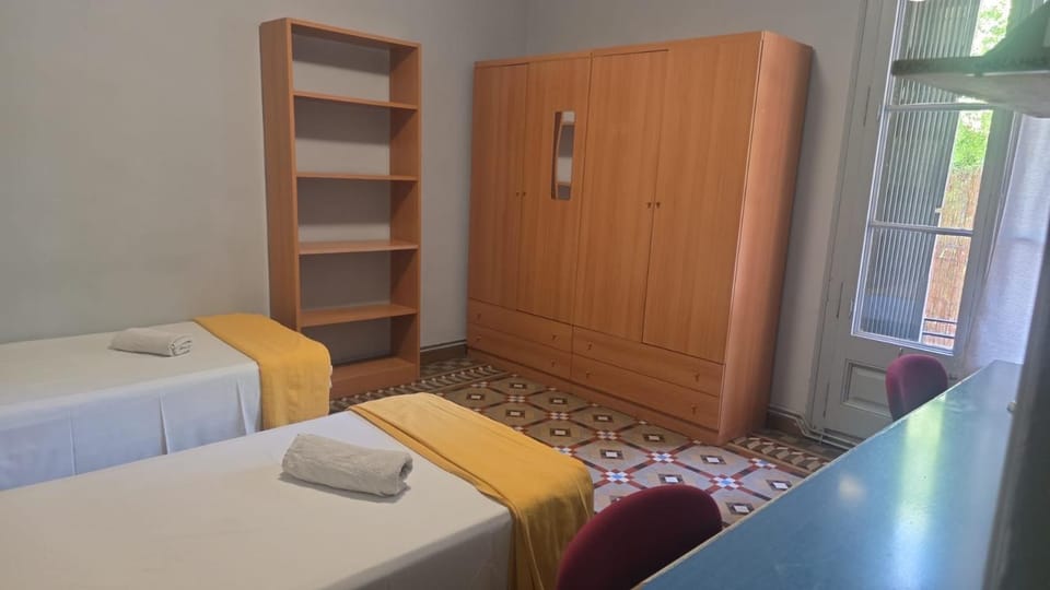 B&B Estudiantes Balmes Hostel in Barcelona