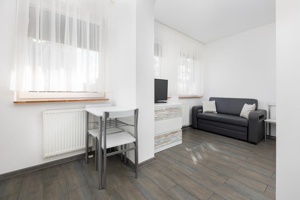 Kitchen or kitchenette, Seating area, Dining area