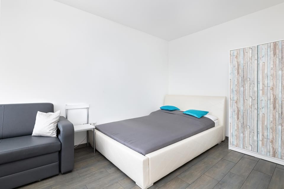 Bed, Living room, Bedroom