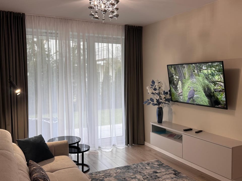 Communal lounge/ TV room, TV and multimedia, Living room, Seating area, Evening entertainment